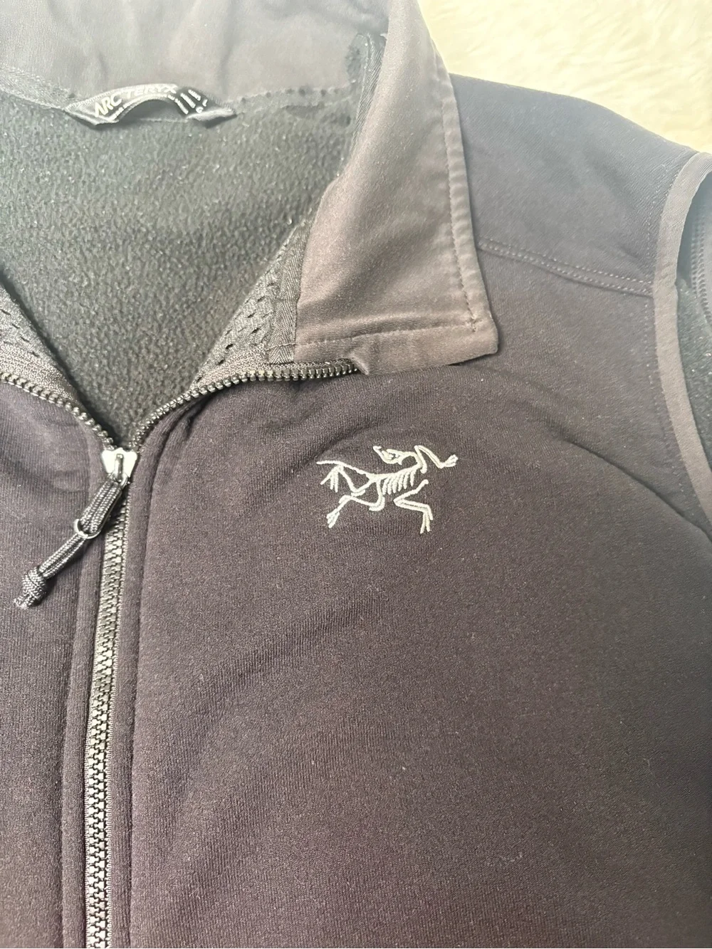 Arc'teryx Men's Kyanite Vest Size large, black color